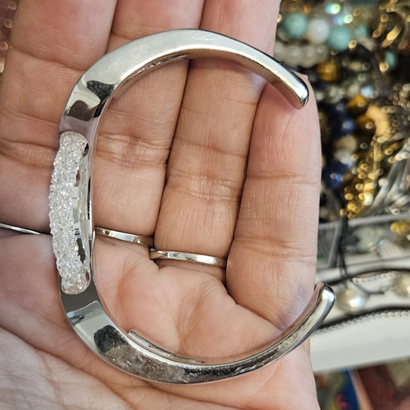 - Crushed Swarovski crystal cuff bracelet - Picture 2 of 7